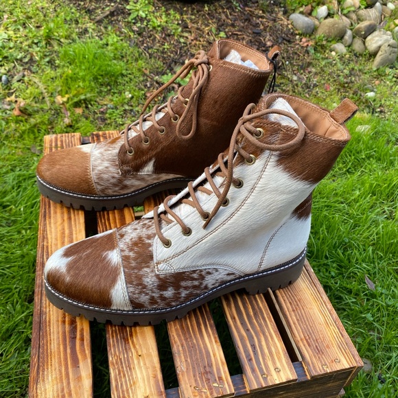 SIZE 10 Cowhide Boots - Picture 1 of 5